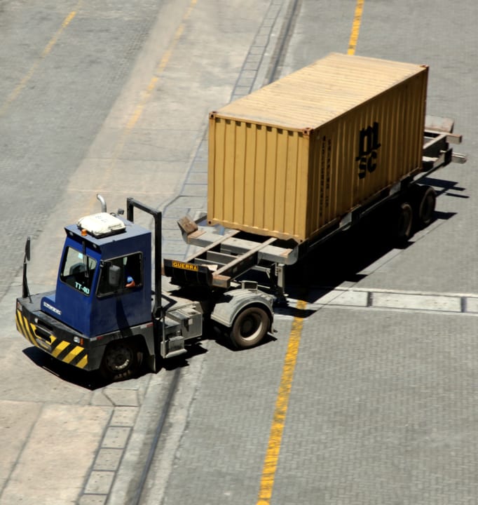 Terminal Tractor; Cavalo Mecanico